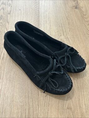 Minnetonka Women’s‎ Black Suede Kilroy Moccasins Size 9.5 EUC